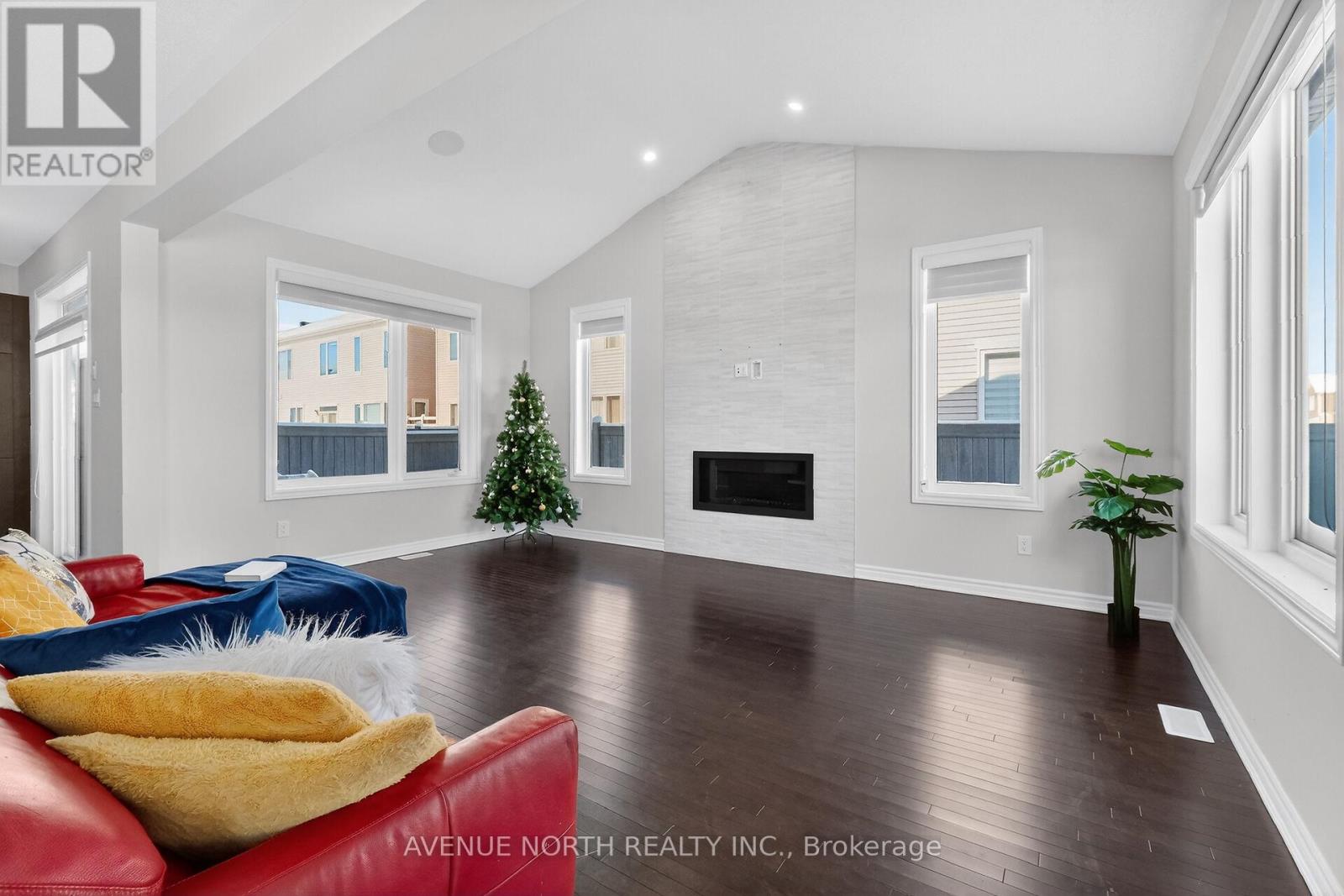 715 Vennecy Terrace, Ottawa, Ontario  K1W 0N3 - Photo 11 - X12748290