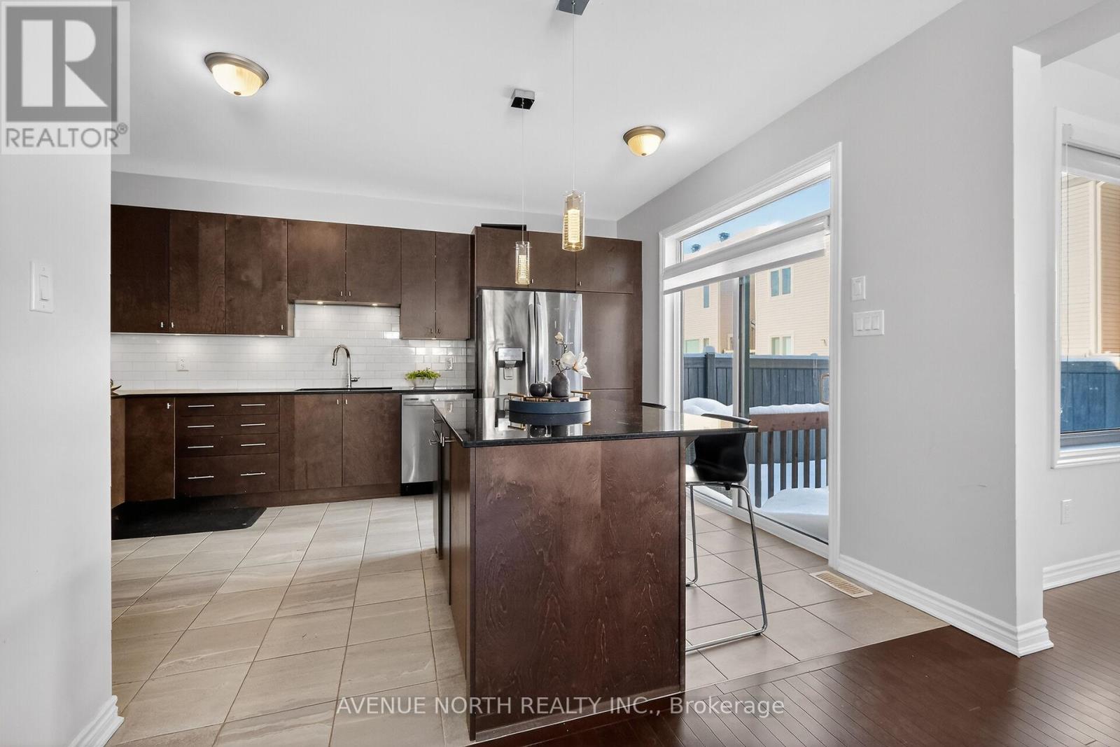 715 Vennecy Terrace, Ottawa, Ontario  K1W 0N3 - Photo 13 - X12748290