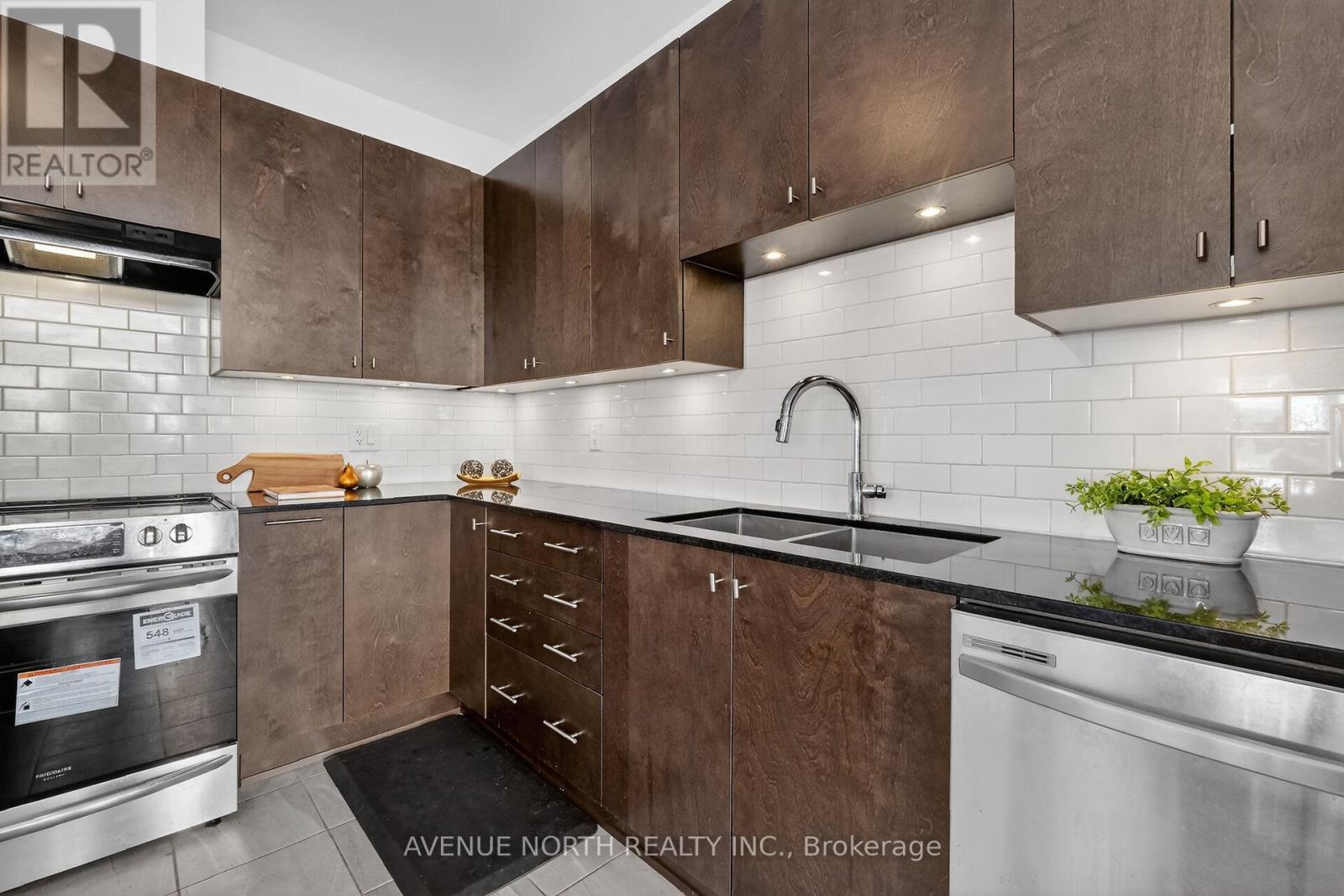 715 Vennecy Terrace, Ottawa, Ontario  K1W 0N3 - Photo 19 - X12748290