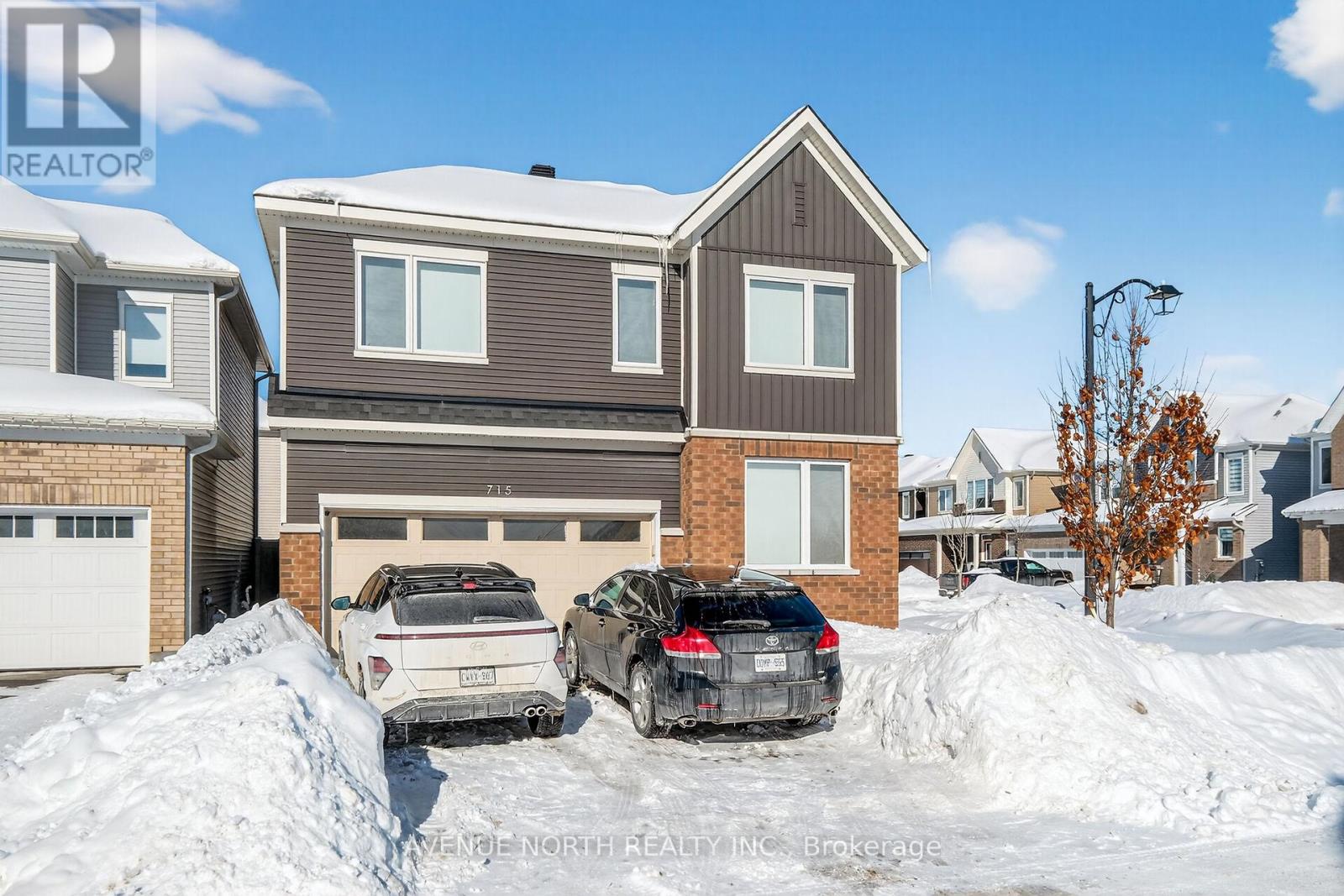 715 Vennecy Terrace, Ottawa, Ontario  K1W 0N3 - Photo 3 - X12748290