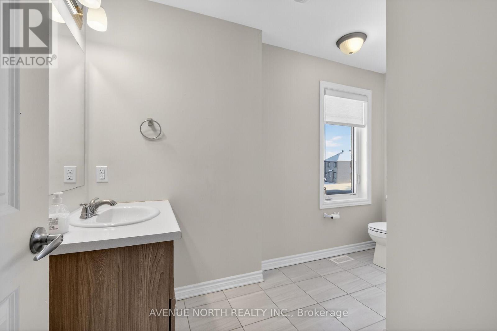 715 Vennecy Terrace, Ottawa, Ontario  K1W 0N3 - Photo 33 - X12748290