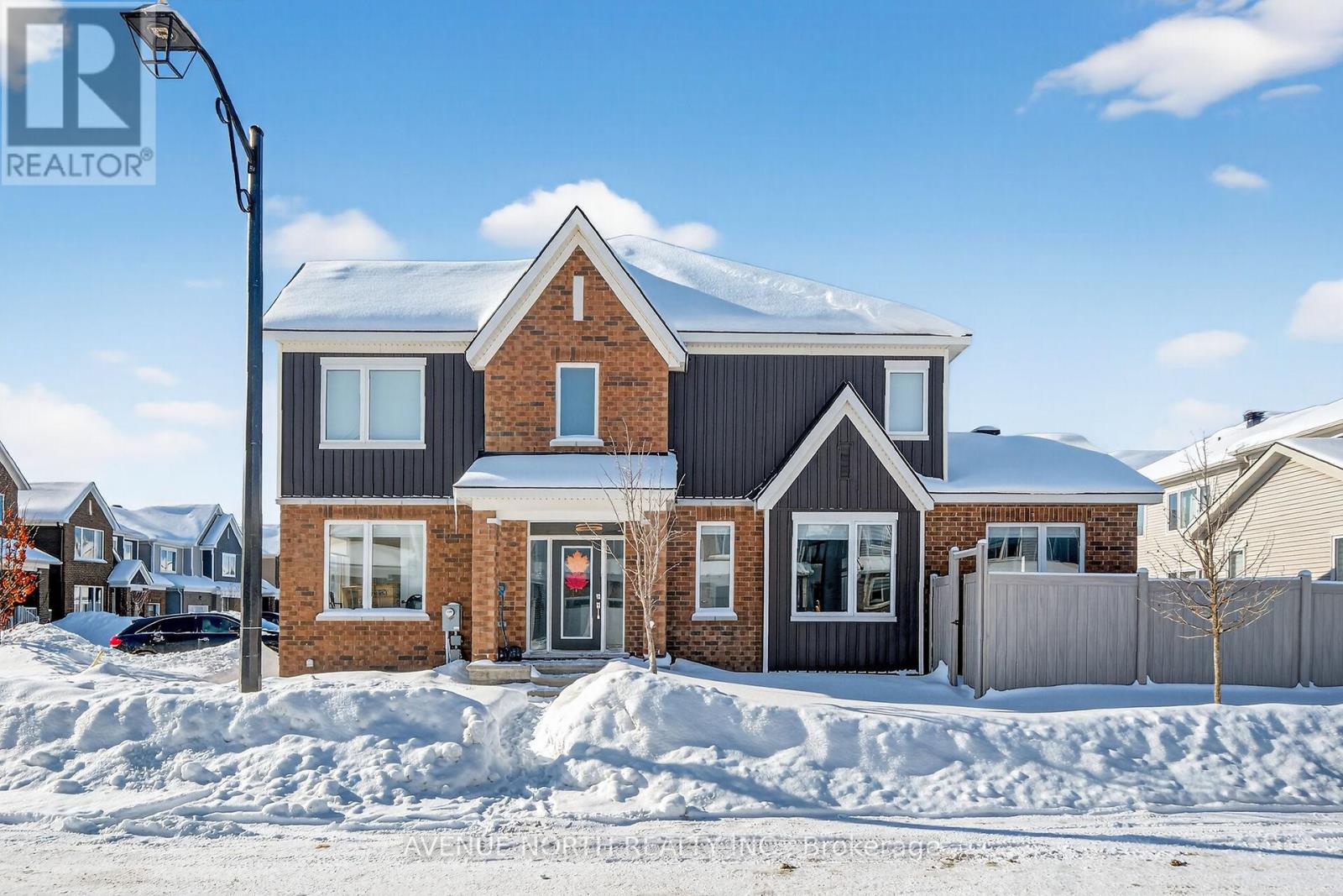 715 Vennecy Terrace, Ottawa, Ontario  K1W 0N3 - Photo 4 - X12748290