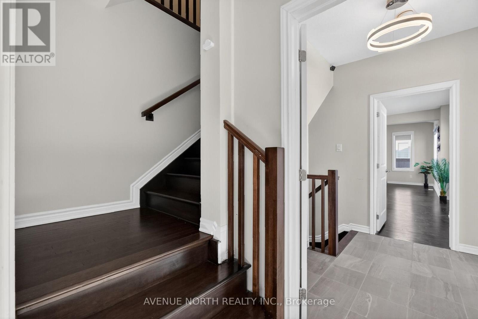 715 Vennecy Terrace, Ottawa, Ontario  K1W 0N3 - Photo 7 - X12748290