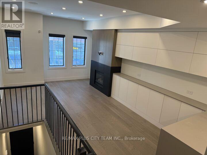 B - 4 Portland Street, Toronto, Ontario  M5V 3N6 - Photo 3 - C12646304