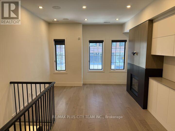 B - 4 Portland Street, Toronto, Ontario  M5V 3N6 - Photo 6 - C12646304