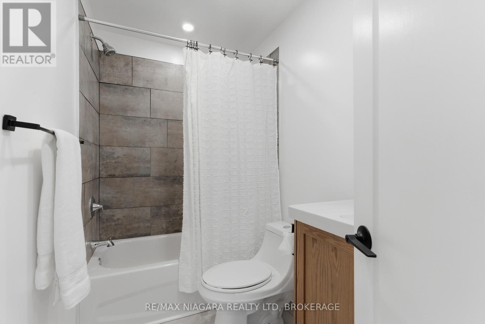 47 Bloomfield Avenue, St. Catharines (Secord Woods), Ontario  L2P 1X2 - Photo 13 - X12748184