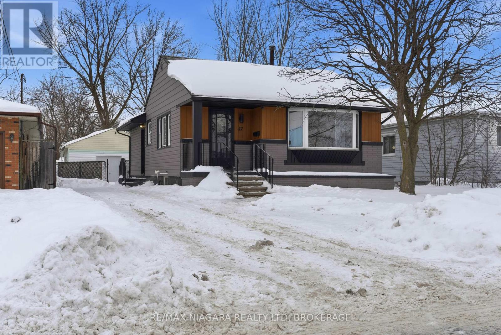 47 Bloomfield Avenue, St. Catharines (Secord Woods), Ontario  L2P 1X2 - Photo 2 - X12748184