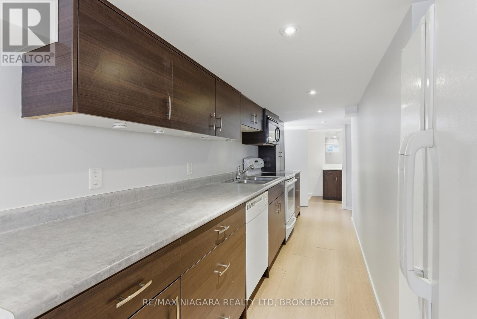 47 Bloomfield Avenue, St. Catharines (Secord Woods), Ontario  L2P 1X2 - Photo 20 - X12748184