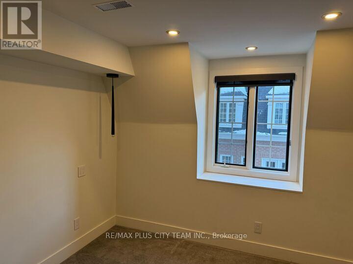 B - 4 Portland Street, Toronto, Ontario  M5V 3N6 - Photo 9 - C12646304