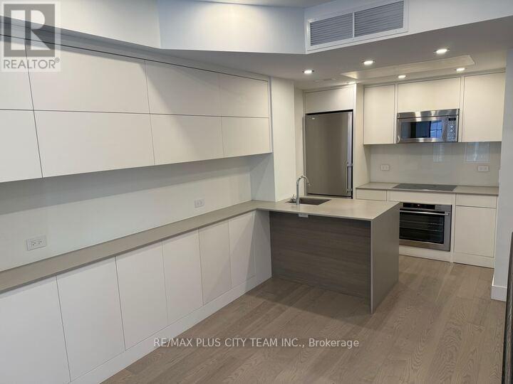 B - 4 Portland Street, Toronto, Ontario  M5V 3N6 - Photo 8 - C12646304