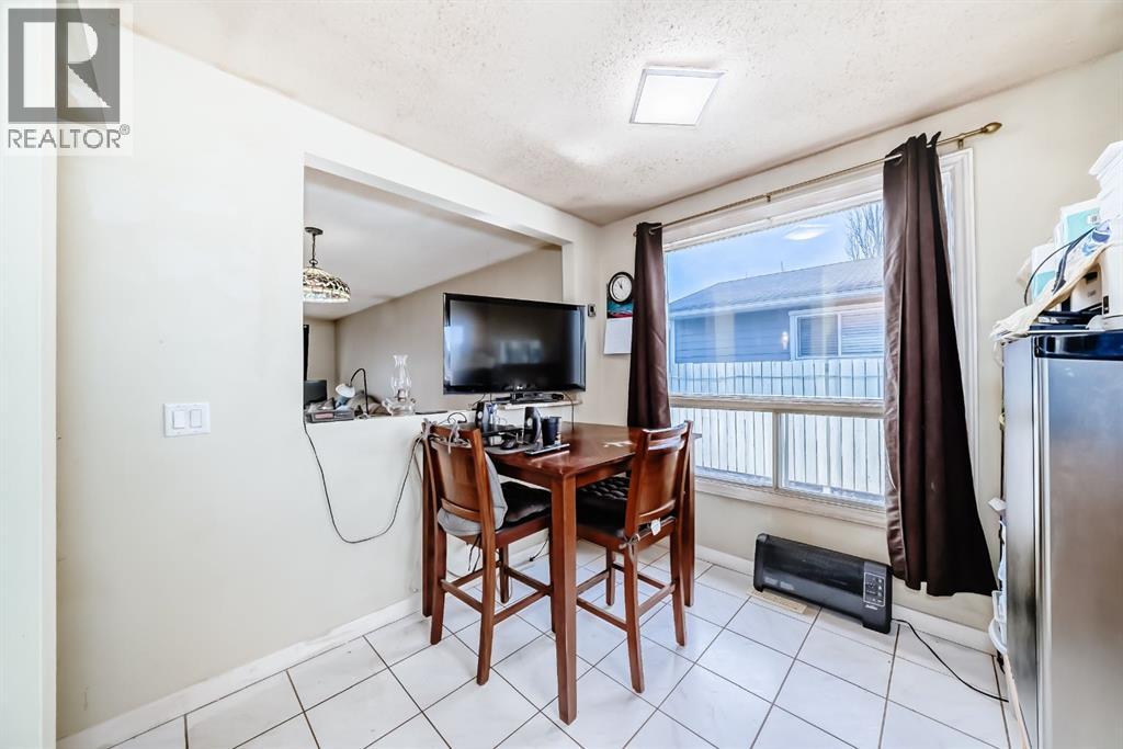 247 Bracewood Road Sw, Calgary, Alberta  T2W 3C2 - Photo 9 - A2270469