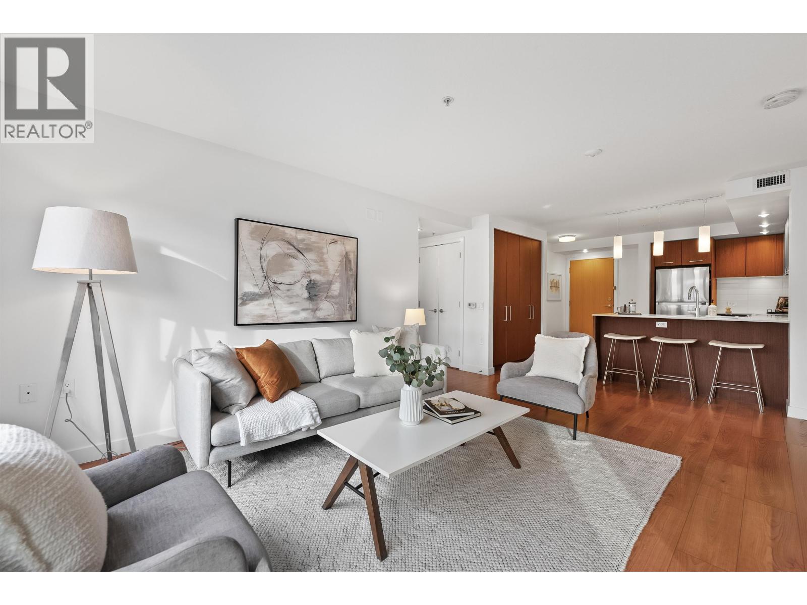 304 221 E 3RD STREET, North Vancouver, British Columbia