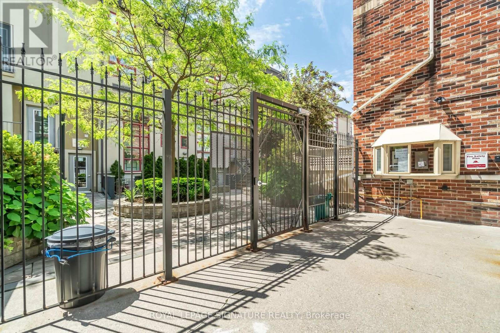 119 - 21 Earl Street, Toronto, Ontario  M4Y 3C8 - Photo 2 - C12748164