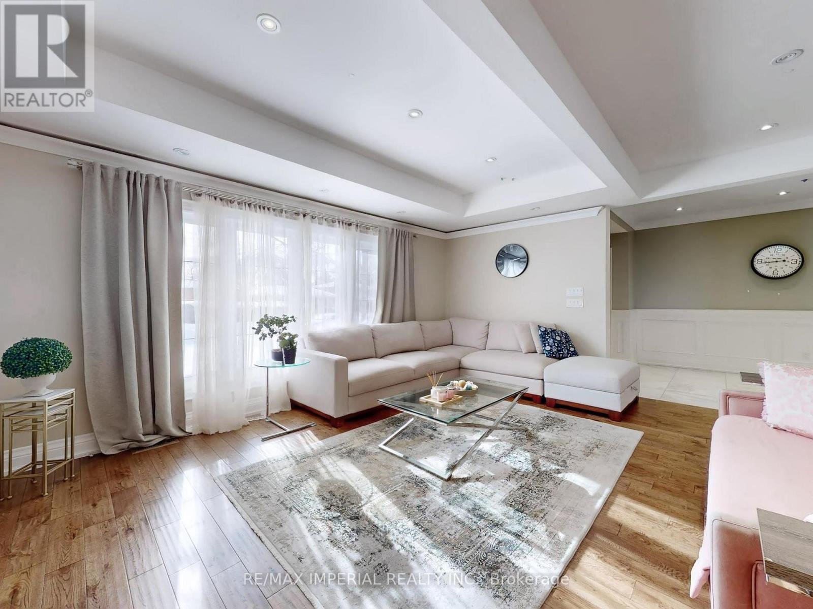 35 Waddington Crescent, Toronto, Ontario  M2J 2Z9 - Photo 2 - C12748334