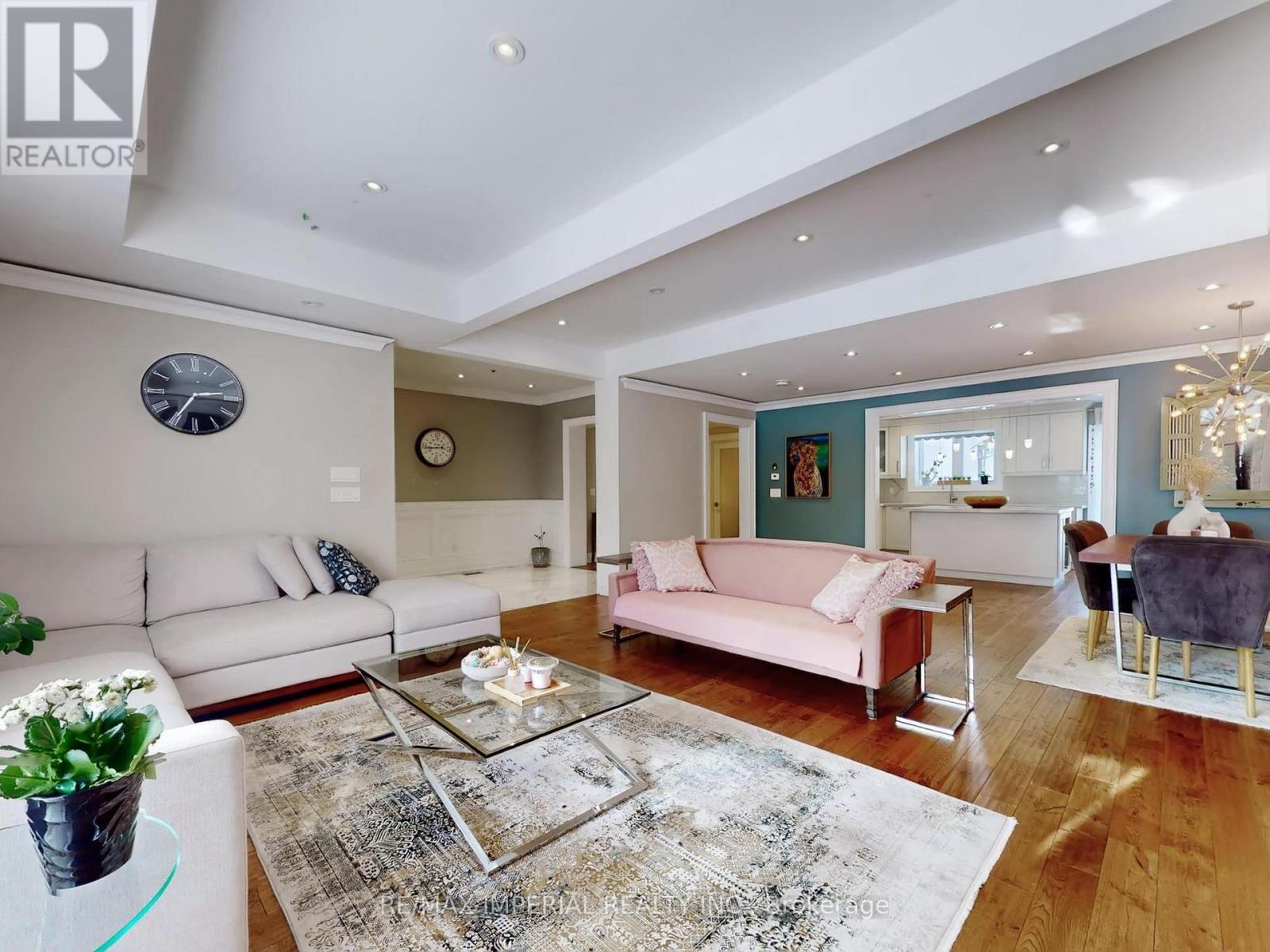 35 Waddington Crescent, Toronto, Ontario  M2J 2Z9 - Photo 3 - C12748334