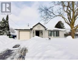 35 WADDINGTON CRESCENT, Toronto, Ontario