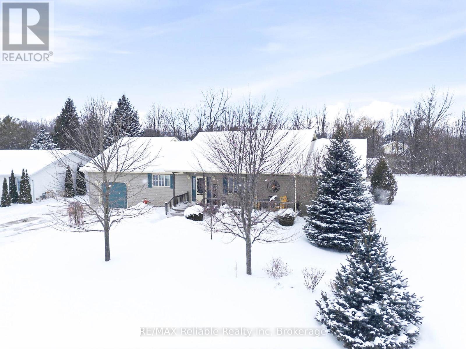 74767 Elm Crescent, Bluewater, Ontario  N0M 1G0 - Photo 3 - X12748092