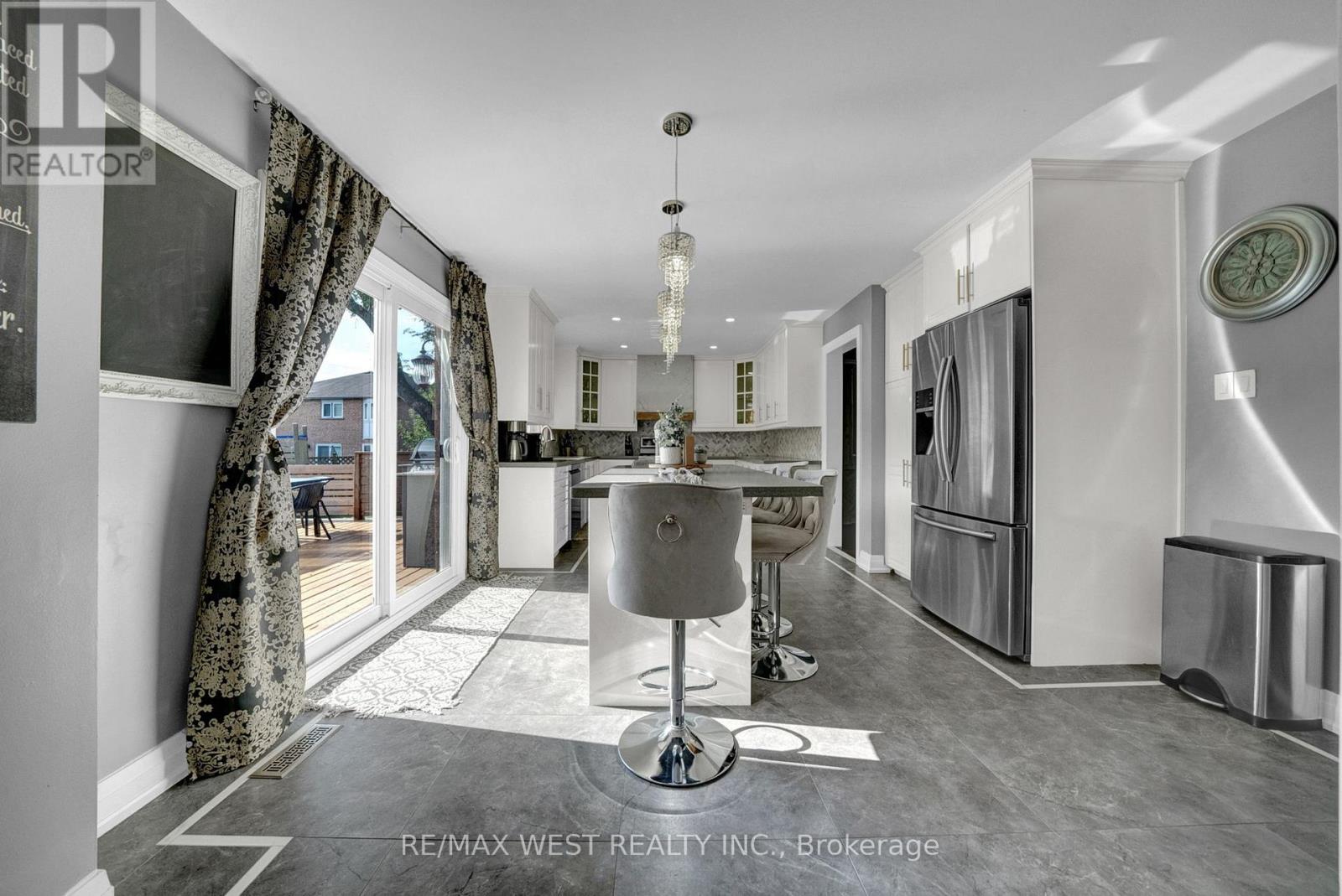 32 Falstaff Crescent, Whitby, Ontario  L1R 1W3 - Photo 10 - E12748286