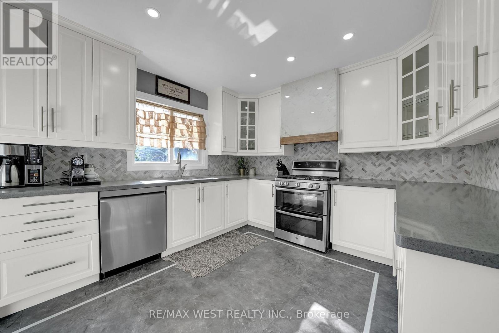 32 Falstaff Crescent, Whitby, Ontario  L1R 1W3 - Photo 12 - E12748286