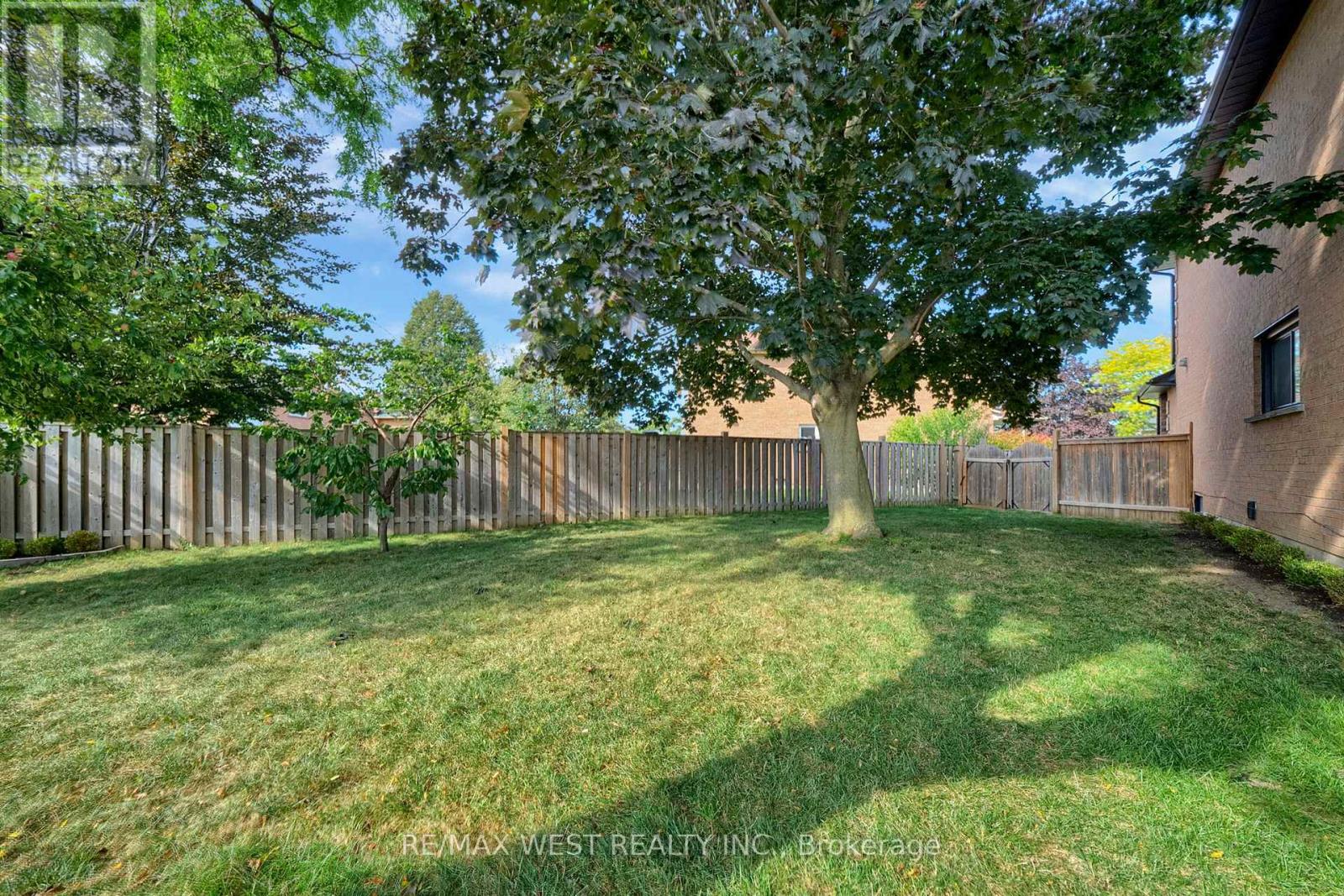 32 Falstaff Crescent, Whitby, Ontario  L1R 1W3 - Photo 48 - E12748286