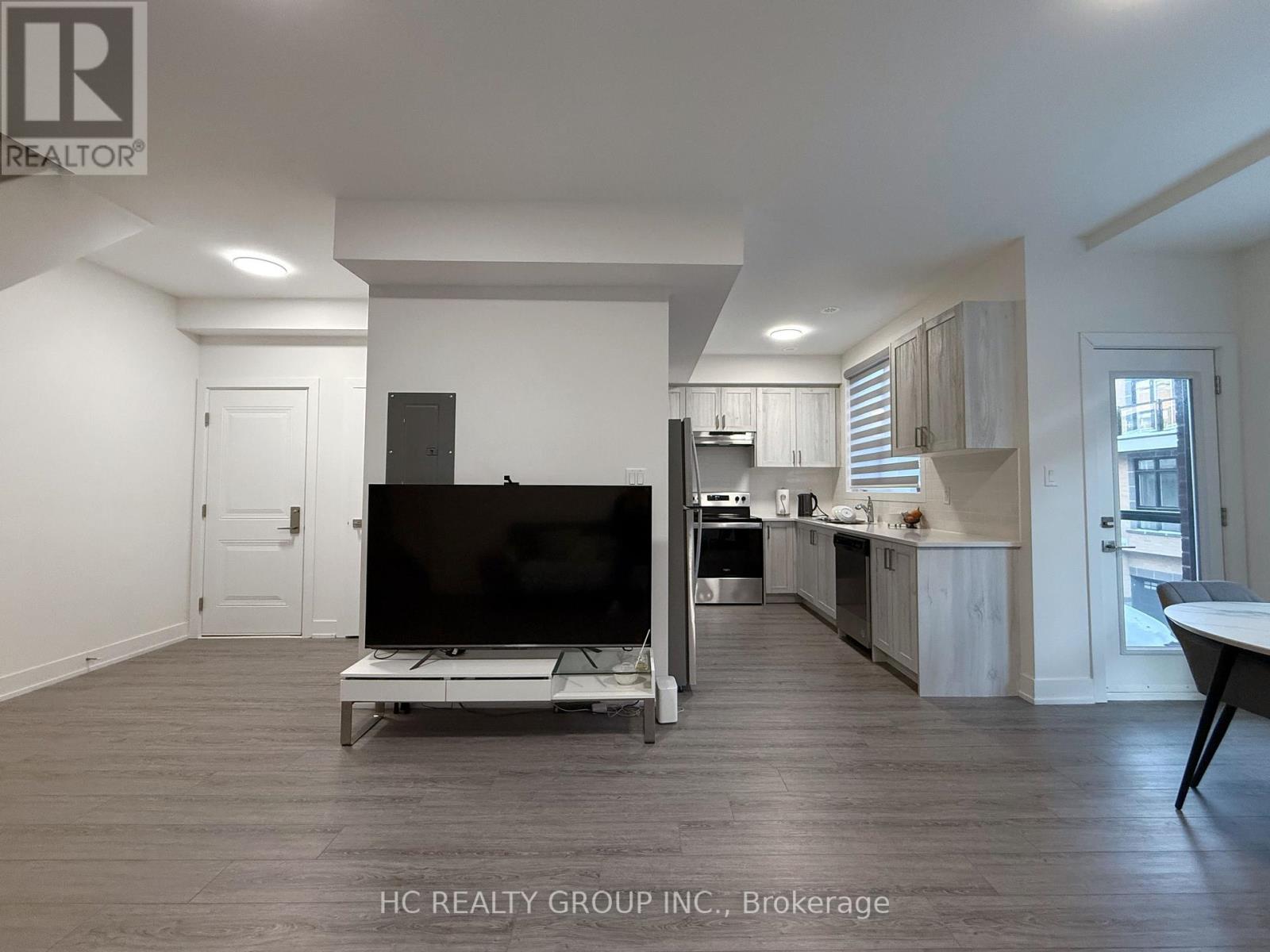 6 - 3 Bond Crescent, Richmond Hill, Ontario  L4E 1J4 - Photo 5 - N12674964