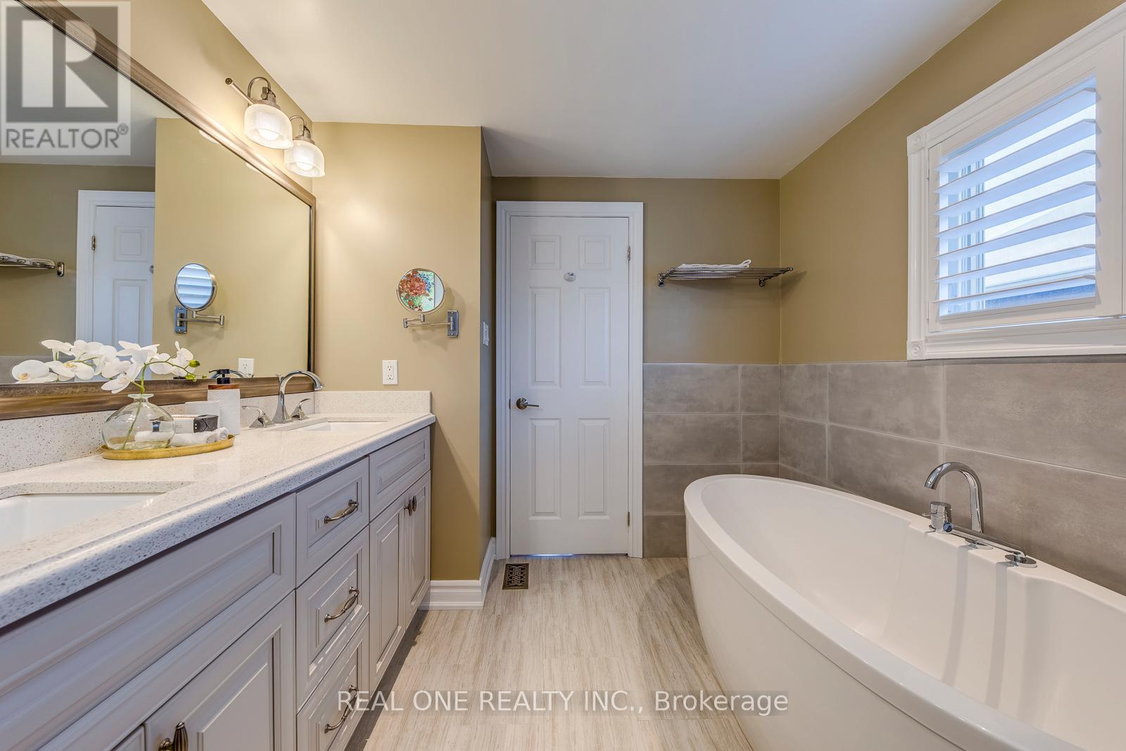 343 Northwood Drive, Oakville, Ontario  L6M 1M8 - Photo 27 - W12747780