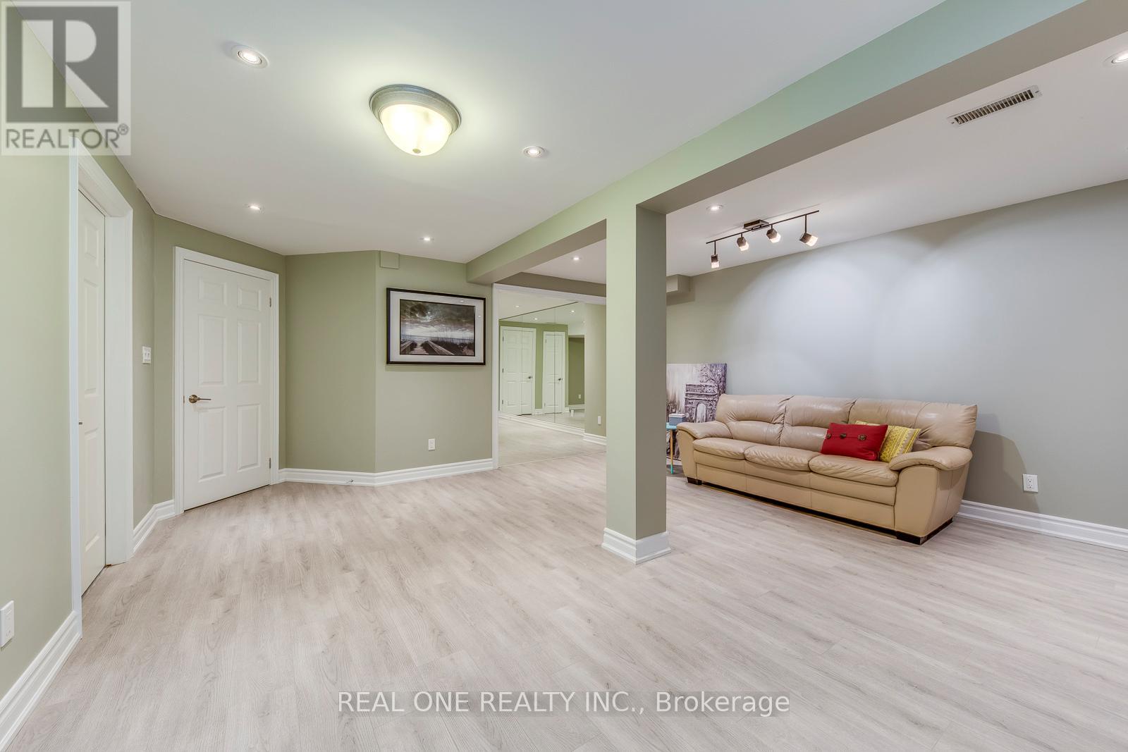 343 Northwood Drive, Oakville, Ontario  L6M 1M8 - Photo 37 - W12747780