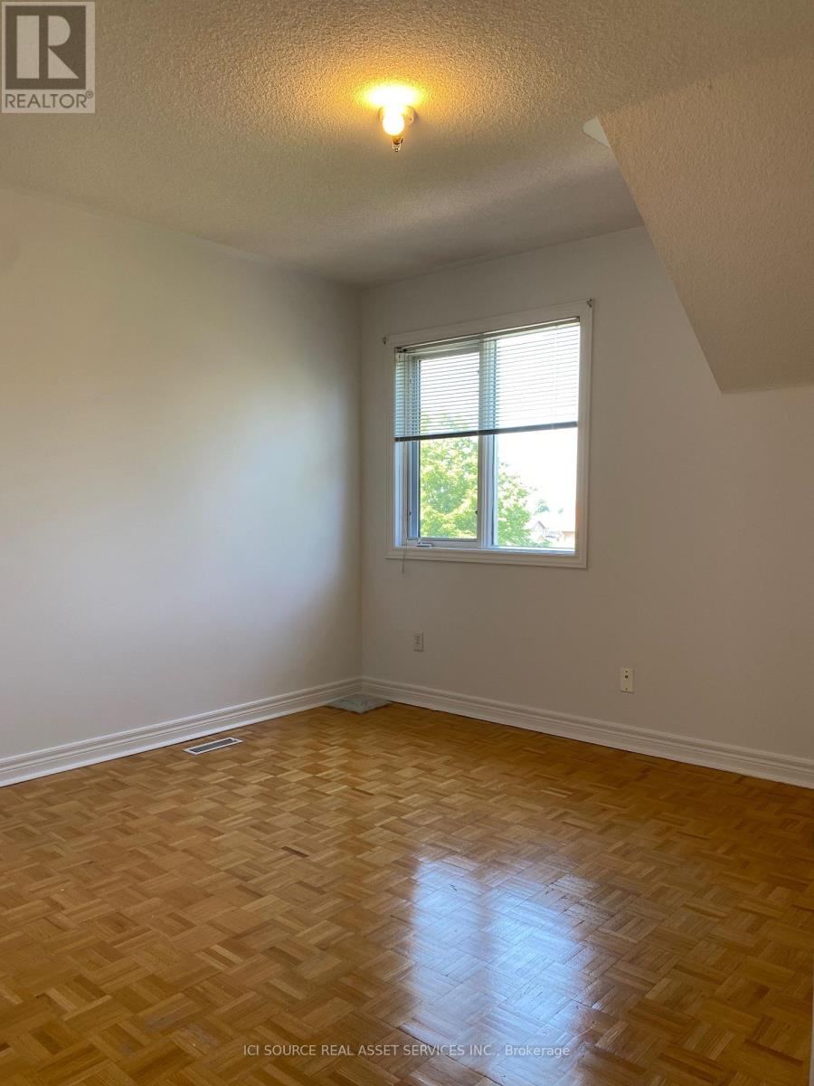 Upper Level - 169 Matthew Drive, Vaughan, Ontario  L4L 9B1 - Photo 10 - N12748182