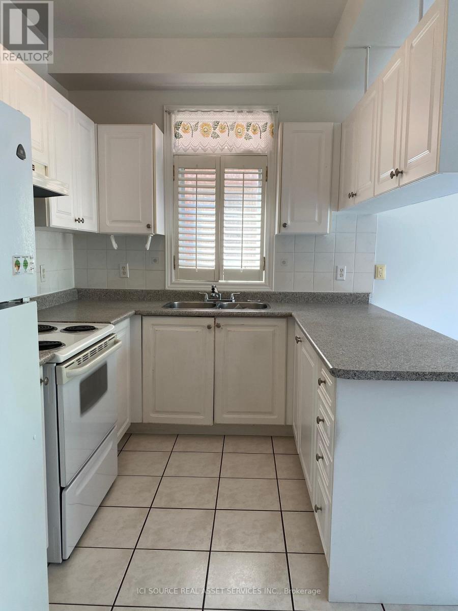 Upper Level - 169 Matthew Drive, Vaughan, Ontario  L4L 9B1 - Photo 3 - N12748182