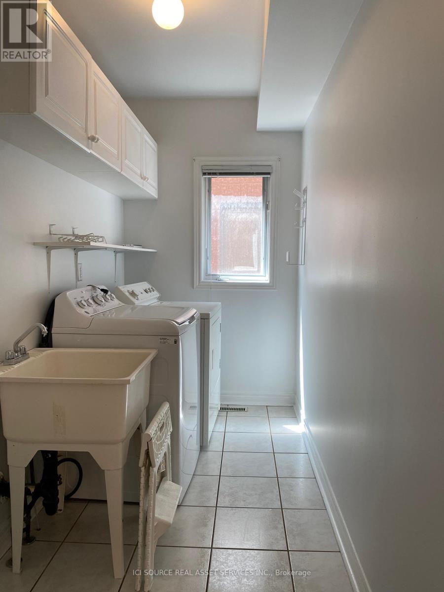 Upper Level - 169 Matthew Drive, Vaughan, Ontario  L4L 9B1 - Photo 8 - N12748182