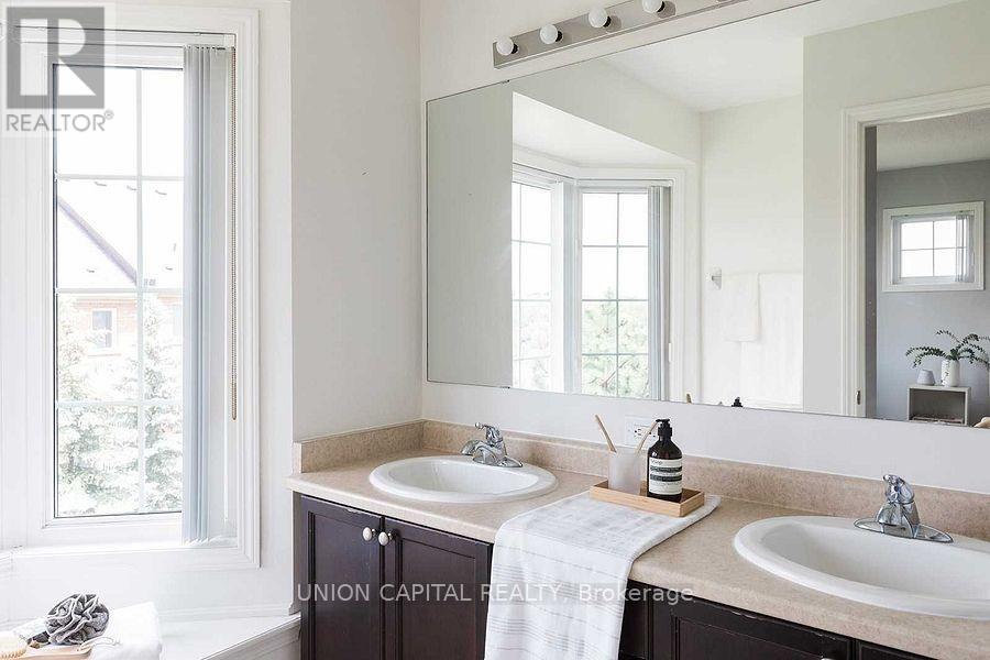 21 Winn Place, Aurora, Ontario  L4G 0S2 - Photo 17 - N12748304