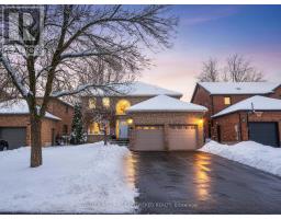 61 GILBANK DRIVE, Aurora, Ontario