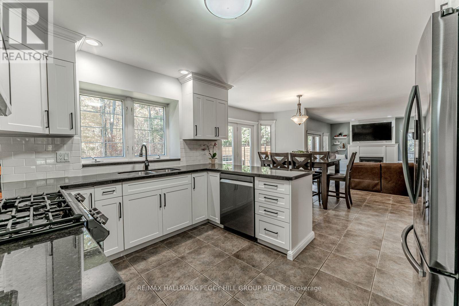 1096 Sunnidale Road, Springwater (Centre Vespra), Ontario  L9X 0R9 - Photo 5 - S12748218