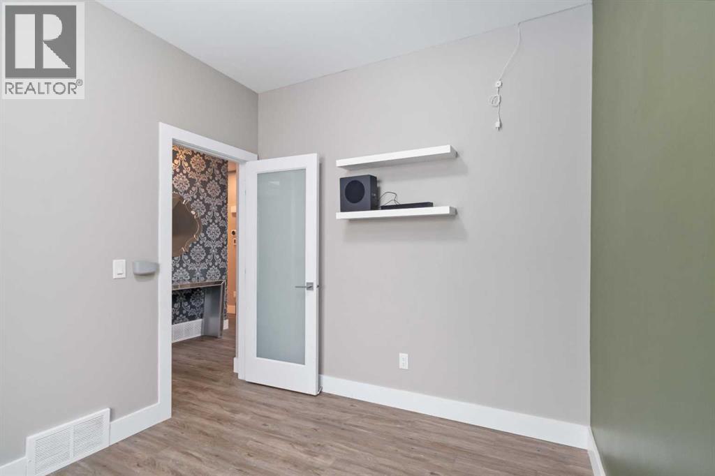 220 Beaverlodge Close, Fort Mcmurray, Alberta  T9H 2V5 - Photo 4 - A2280880