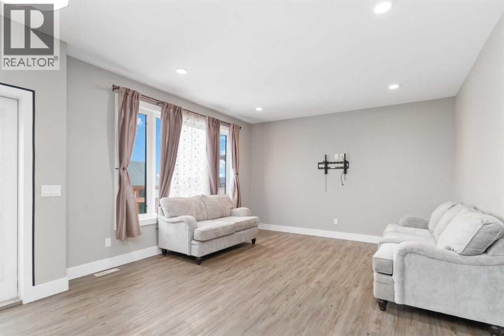 220 Beaverlodge Close, Fort Mcmurray, Alberta  T9H 2V5 - Photo 6 - A2280880