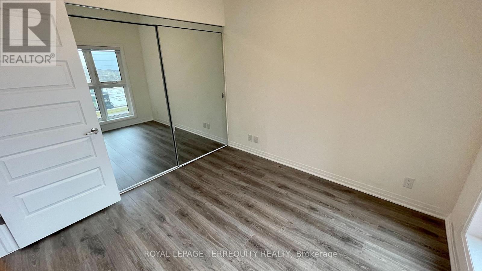 414 - 128 Grovewood Common, Oakville, Ontario  L6H 0X3 - Photo 13 - W12748178