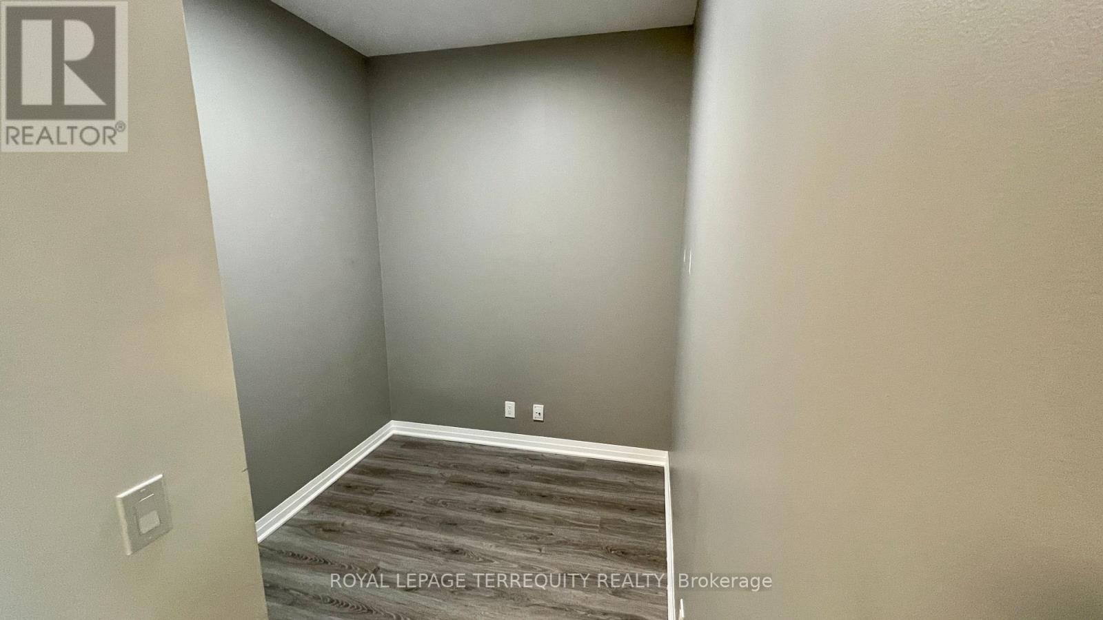 414 - 128 Grovewood Common, Oakville, Ontario  L6H 0X3 - Photo 3 - W12748178