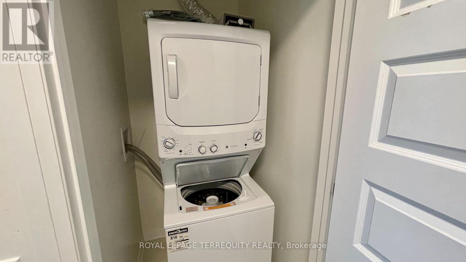 414 - 128 Grovewood Common, Oakville, Ontario  L6H 0X3 - Photo 5 - W12748178