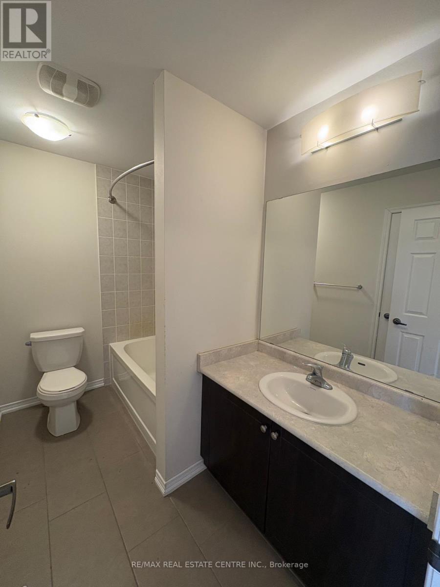 122 Golden Spring Drive, Brampton, Ontario  L7A 4N7 - Photo 15 - W12748254