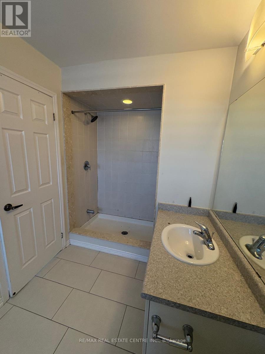 122 Golden Spring Drive, Brampton, Ontario  L7A 4N7 - Photo 21 - W12748254