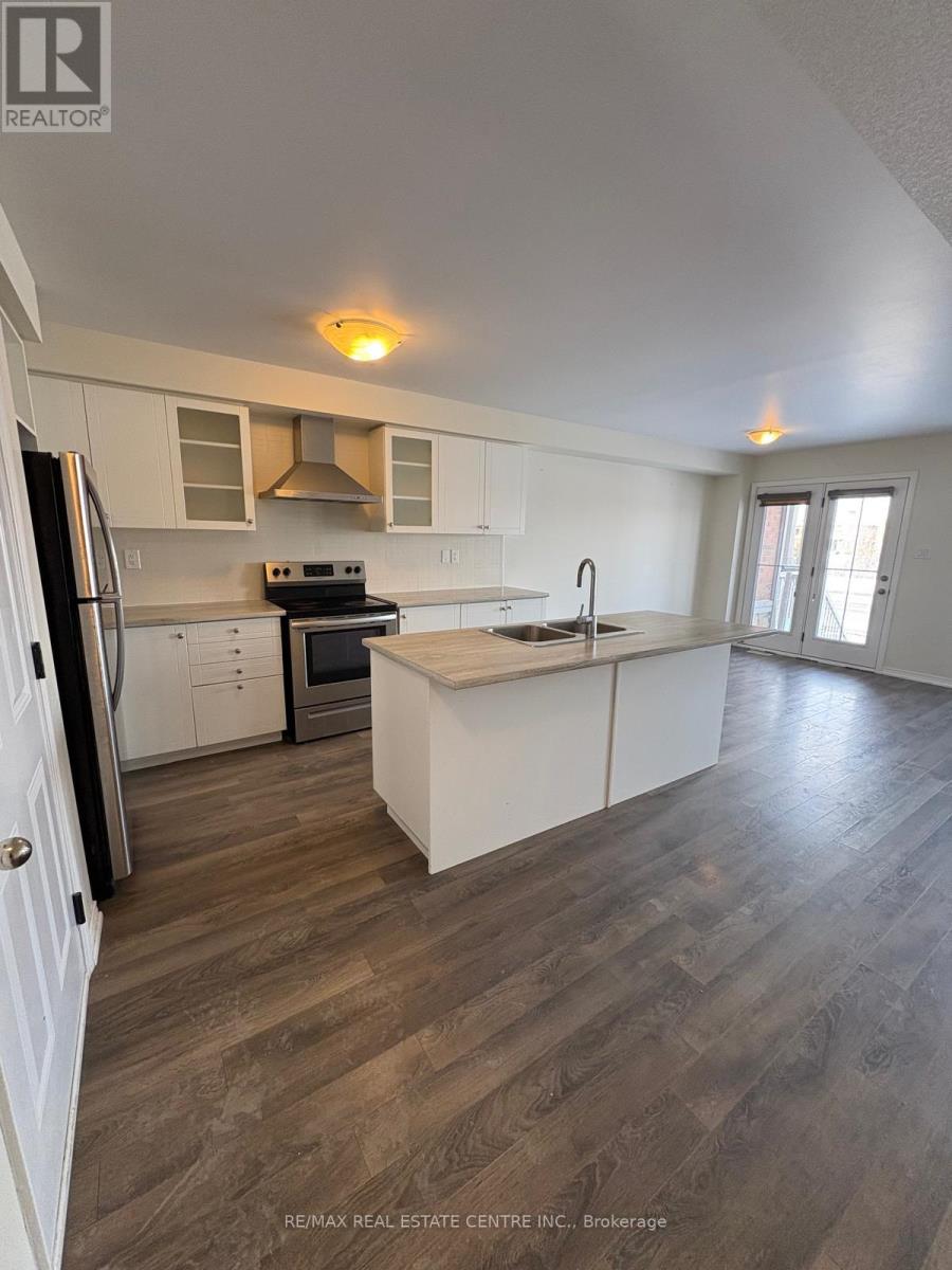 122 Golden Spring Drive, Brampton, Ontario  L7A 4N7 - Photo 4 - W12748254