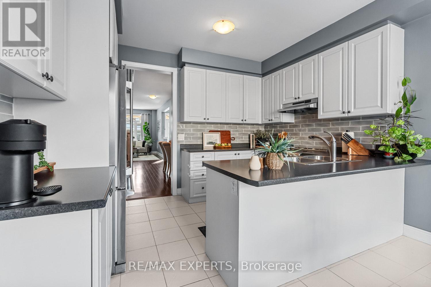 12 Trentonian Street, Brampton, Ontario  L6R 3W2 - Photo 10 - W12748330