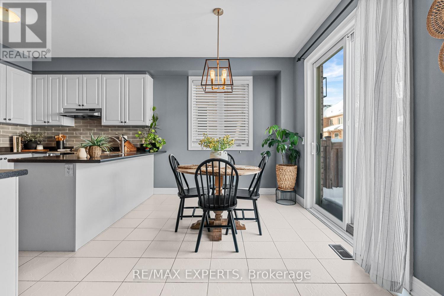 12 Trentonian Street, Brampton, Ontario  L6R 3W2 - Photo 12 - W12748330