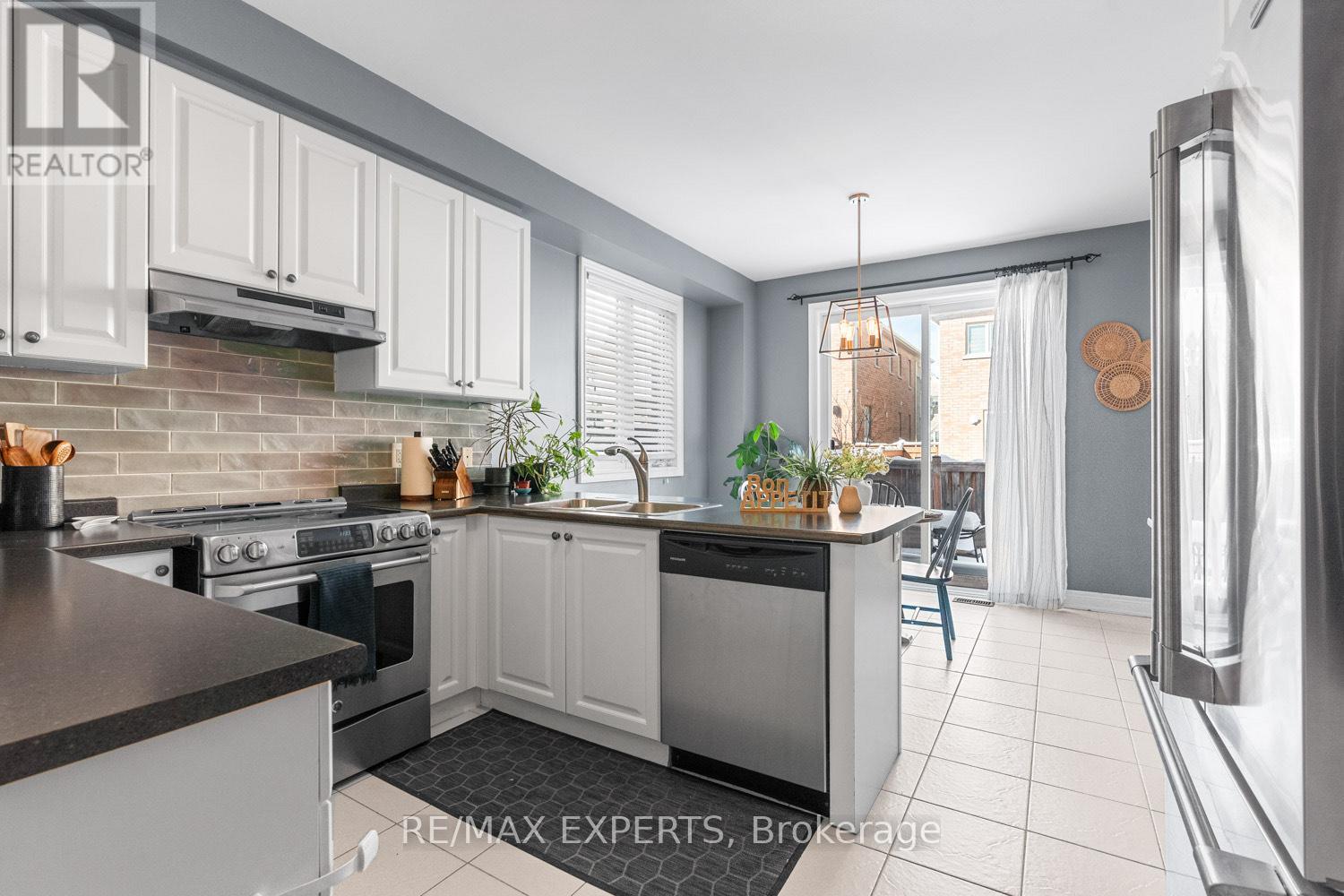 12 Trentonian Street, Brampton, Ontario  L6R 3W2 - Photo 9 - W12748330