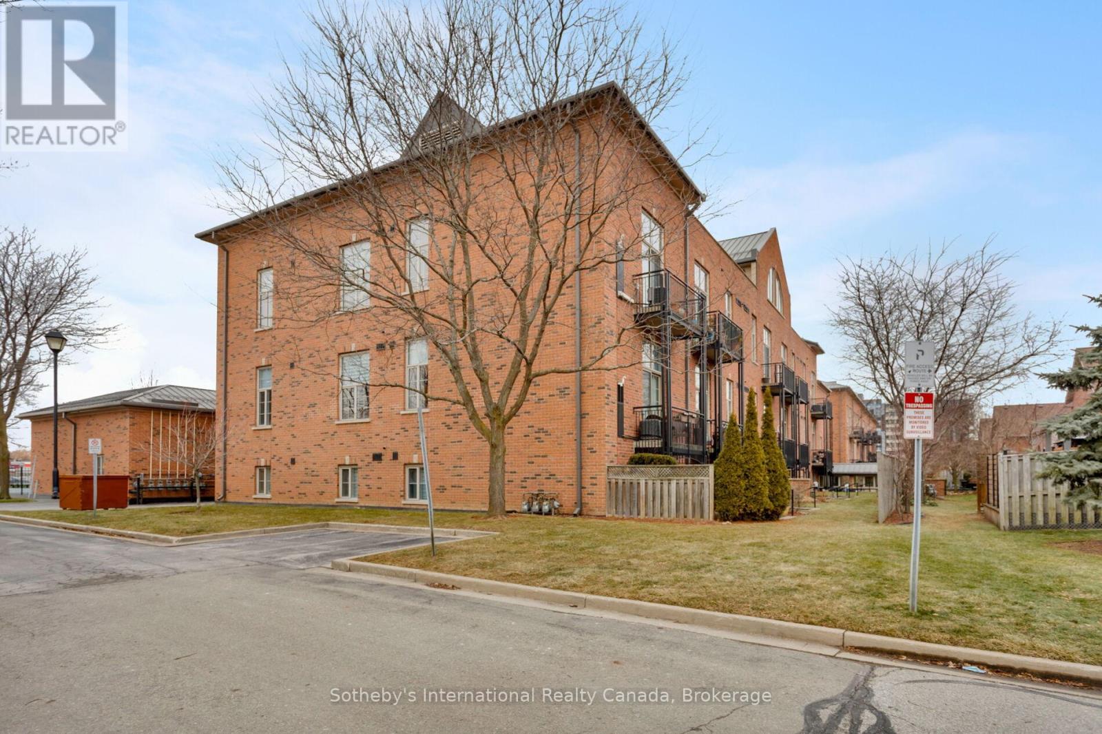 219 - 262 Dundas Street E, Hamilton (Waterdown), Ontario  L8B 1A9 - Photo 4 - X12748358