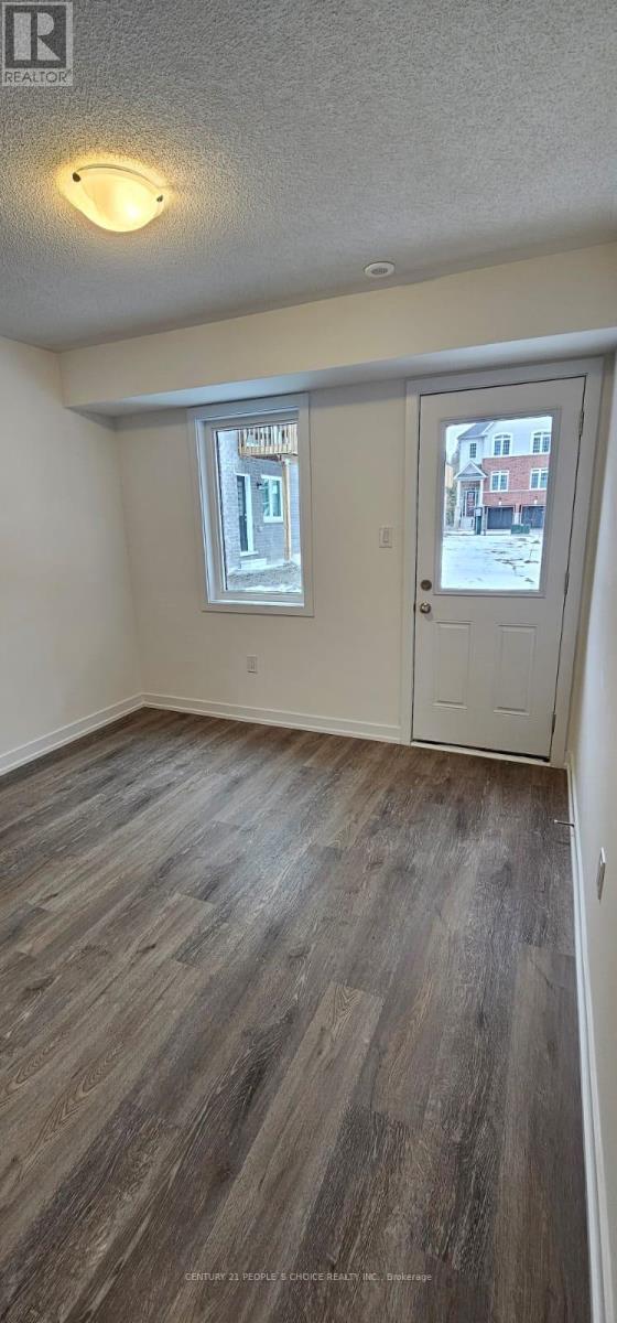 27 Lyall Stokes Circle, East Gwillimbury, Ontario  L0G 1M0 - Photo 6 - N12747928