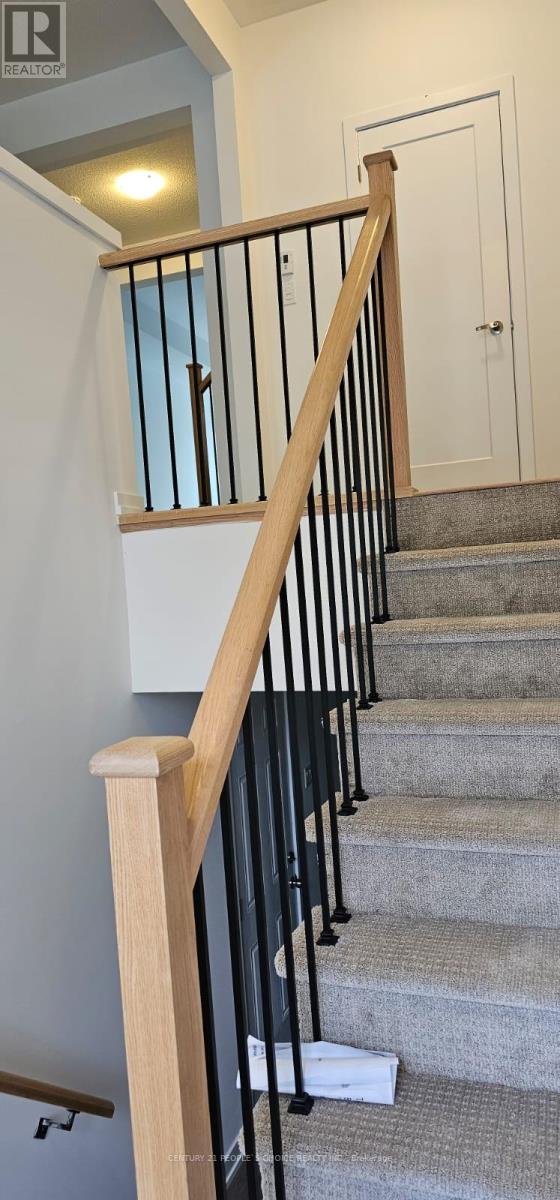 27 Lyall Stokes Circle, East Gwillimbury, Ontario  L0G 1M0 - Photo 2 - N12747928