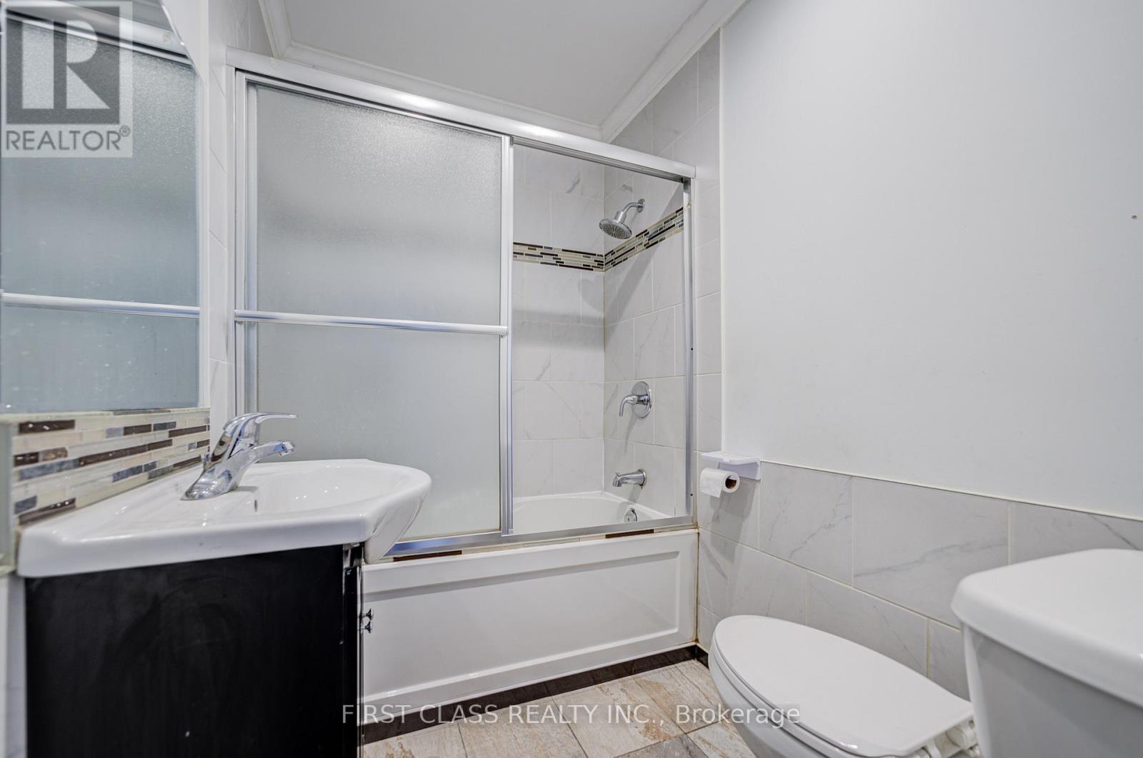 11 Greenaway Avenue, Hamilton, Ontario  L8L 6C3 - Photo 18 - X12718432