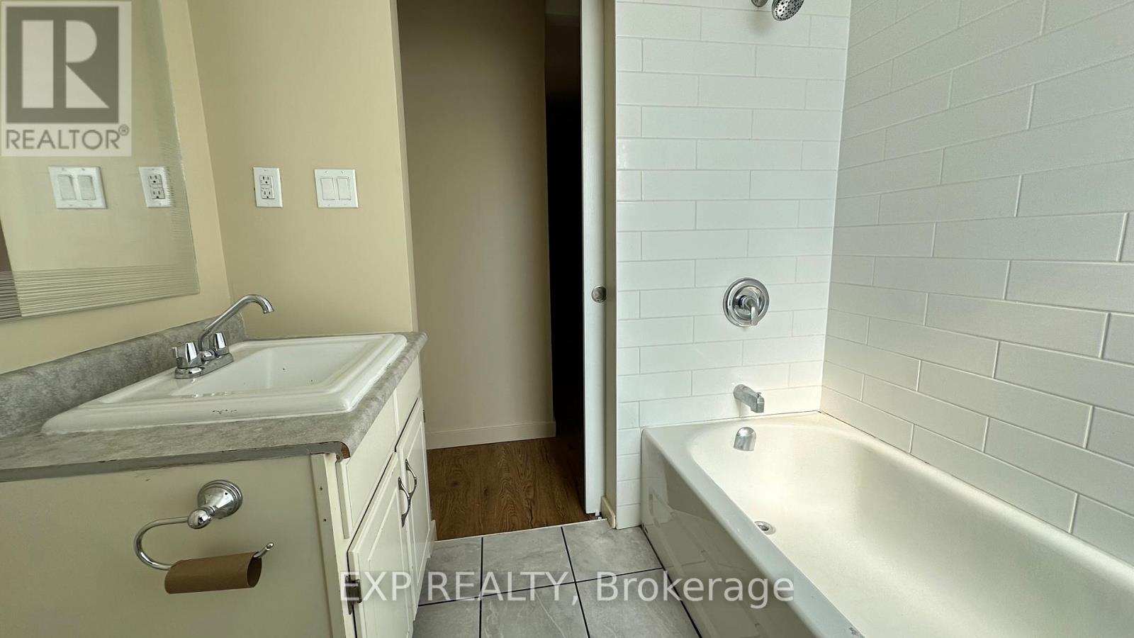 22 Charlotte Street, Belleville (Belleville Ward), Ontario  K8P 1E2 - Photo 10 - X12748360