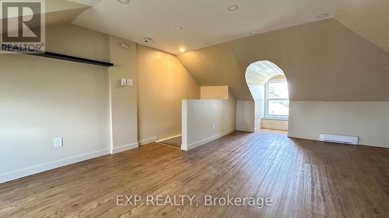 22 Charlotte Street, Belleville (Belleville Ward), Ontario  K8P 1E2 - Photo 5 - X12748360